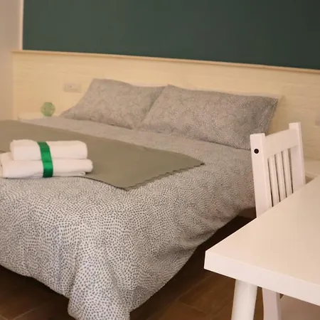 Aura B&B-2