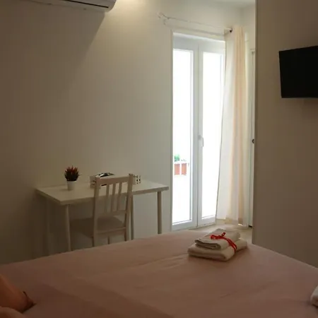 Aura B&B-3